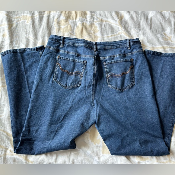 Santana. Jeans. Denim. 16 x 32. Stretch. Straight leg. Dark wash. - Picture 3 of 3